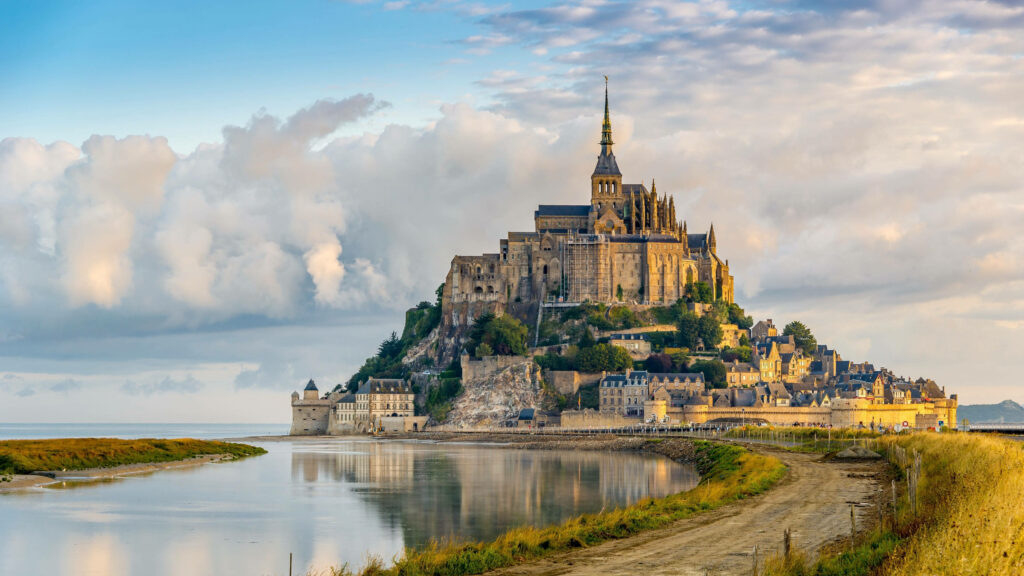 Mont Saint-Michel Wallpaper: Stunning Medieval Architecture in Normandy