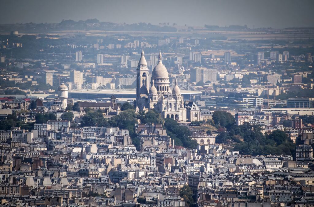 Stunning Montmartre Wallpaper: Sacré-Cœur Basilica & Cityscape
