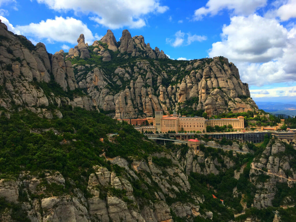 Montserrat Wallpaper: Breathtaking Mountains & Historic Monastery
