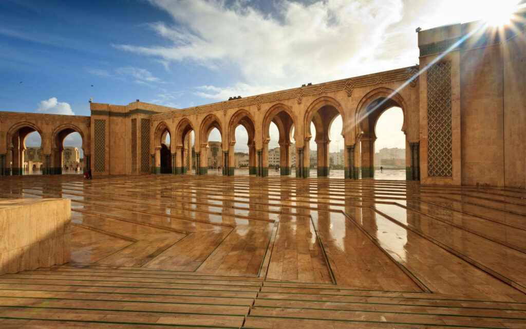 Moroccan Classic Architecture Wallpaper: Elegant Arches & Courtyard