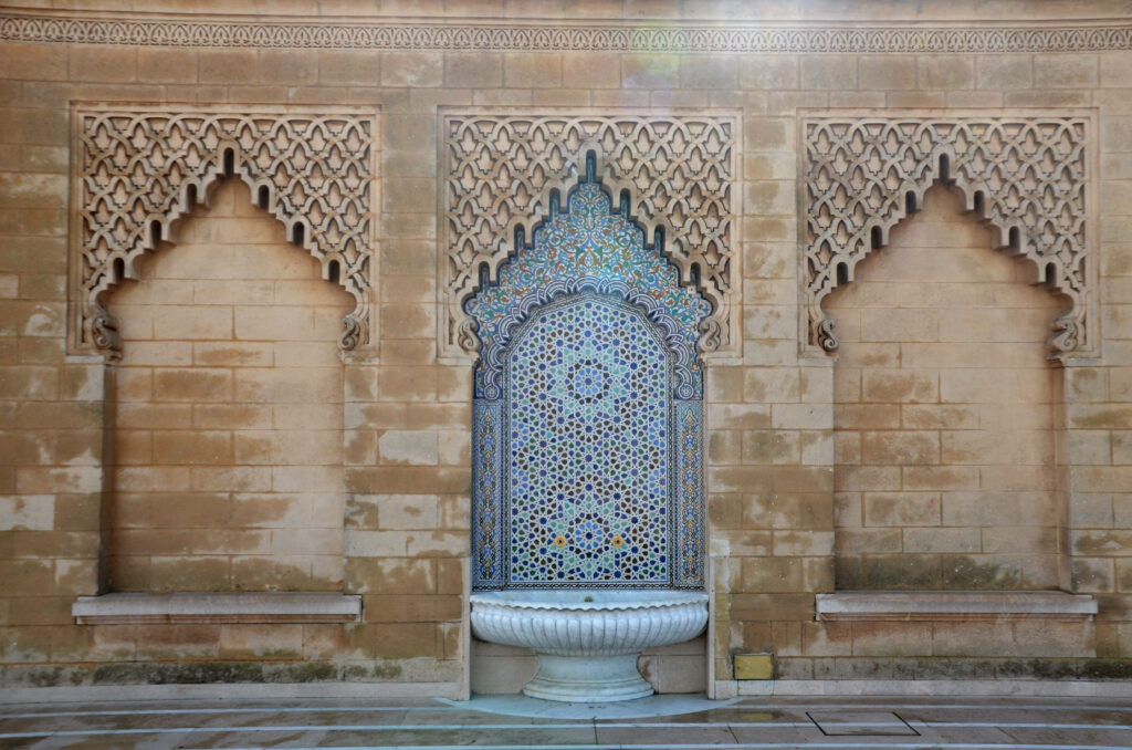 Intricate Moroccan Islamic Wallpaper with Geometric Patterns & Colorful Fountain