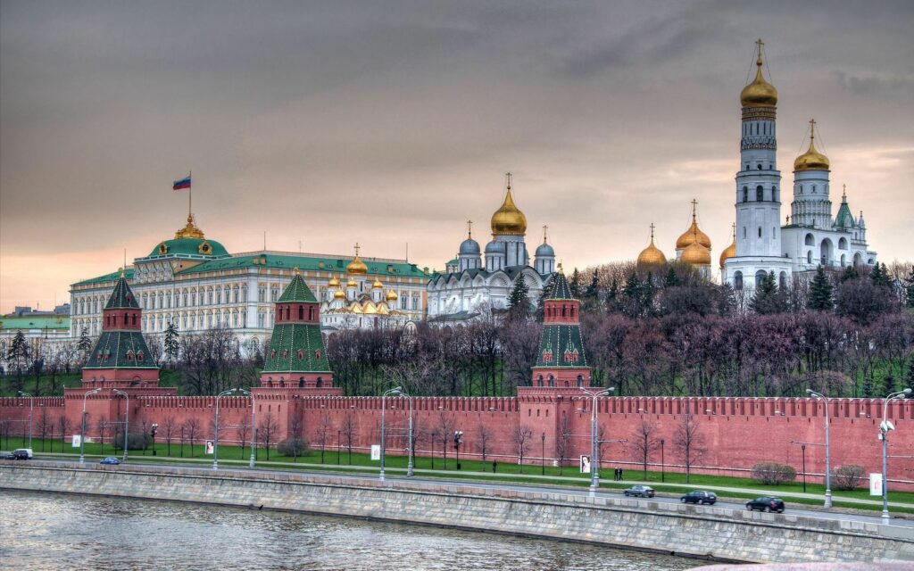 Stunning Moscow Kremlin Wallpaper: Rich Architecture & Cultural Heritage