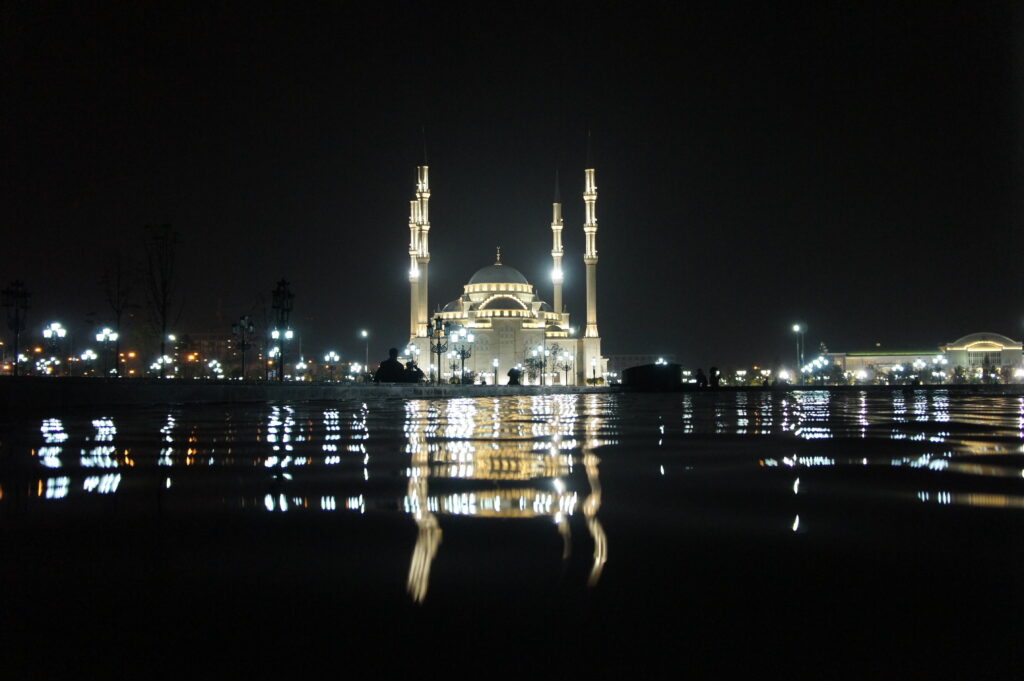 Stunning Mosque Wallpaper: Illuminated Night Reflection Background