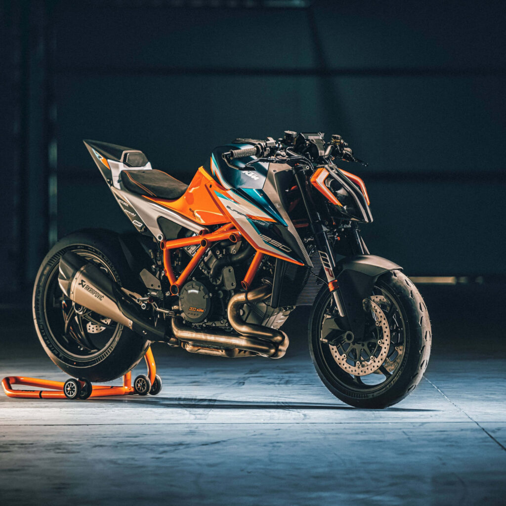 Stunning Motorcycle Wallpaper: Sporty Orange & Black Design