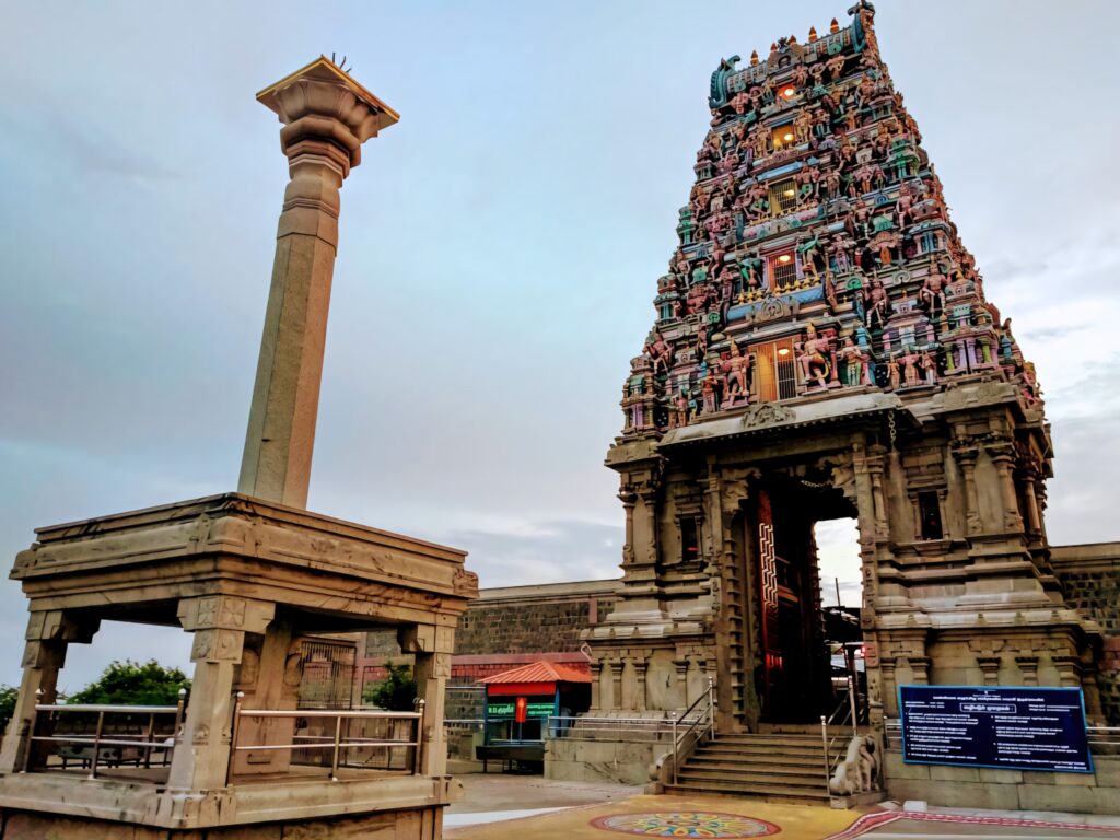 Magnificent Murugan Temple Complex: Vibrant Wallpaper Background