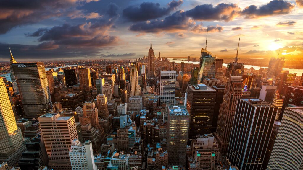 Stunning NYC Sunset Wallpaper: Skyscrapers and Vibrant Cityscape
