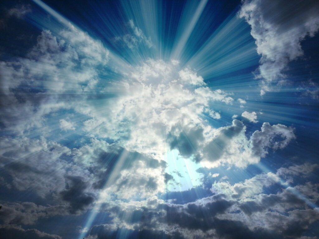 Stunning Nature HD Wallpaper: Dramatic Clouds & Radiant Sunrays