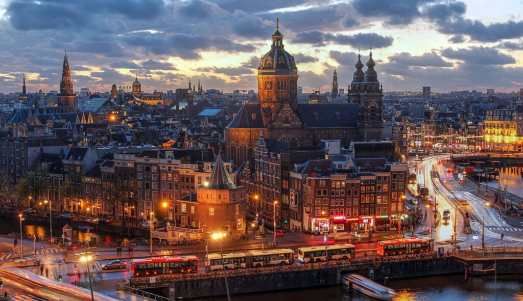 Stunning Netherlands Cityscape Wallpaper with Historic Architecture