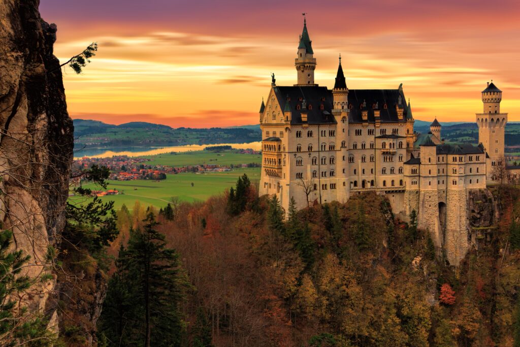 Neuschwanstein Castle Wallpaper: Fairy-Tale Scene at Twilight