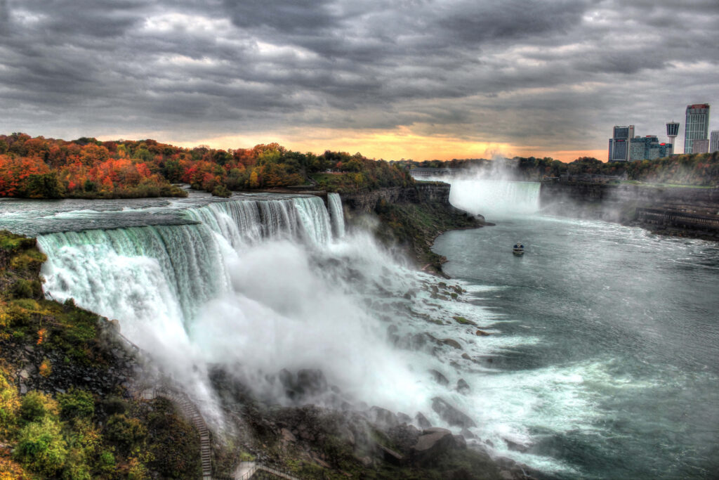 Stunning Niagara Falls Wallpaper: Autumn Foliage & Dramatic Sky