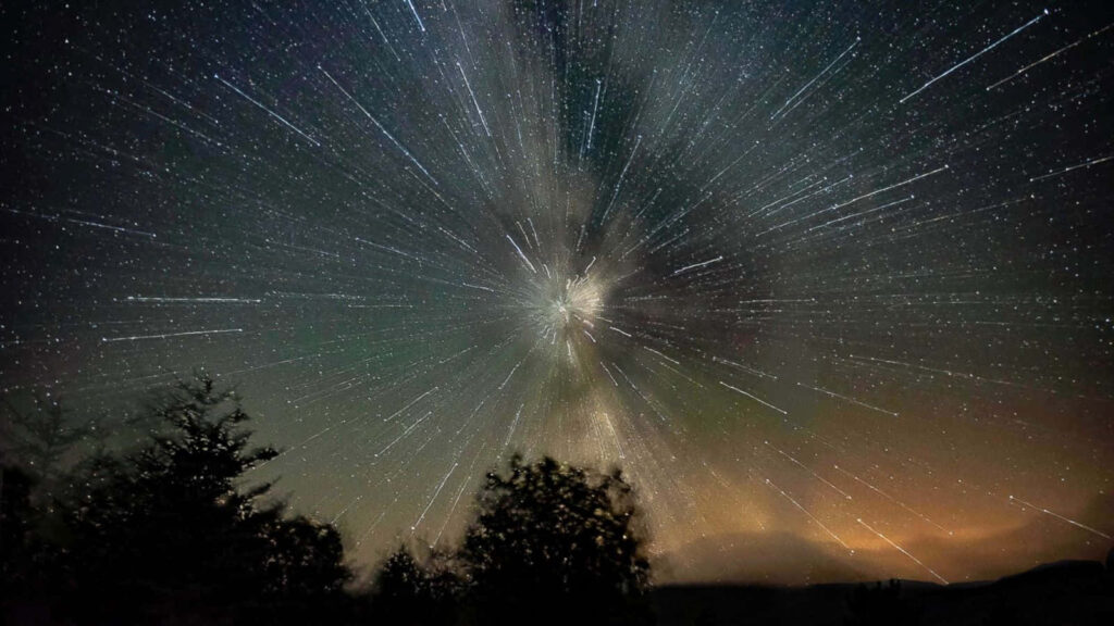 Radiant Meteor in Starry Night Sky - Celestial Wallpaper Background