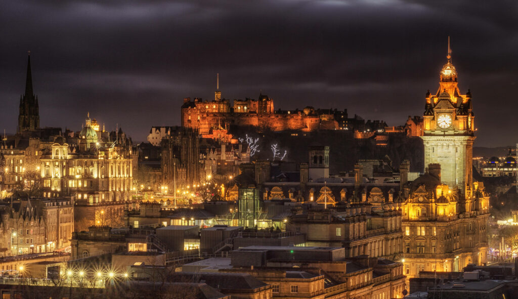 Edinburgh Castle Night View: Stunning Wallpaper of City Lights
