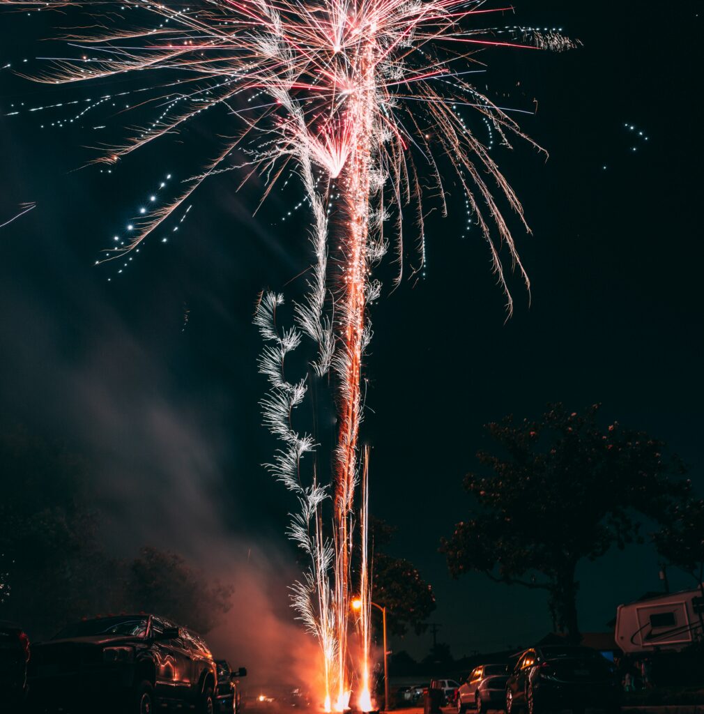 Vibrant Fireworks Night Scene Wallpaper for Festive Celebrations