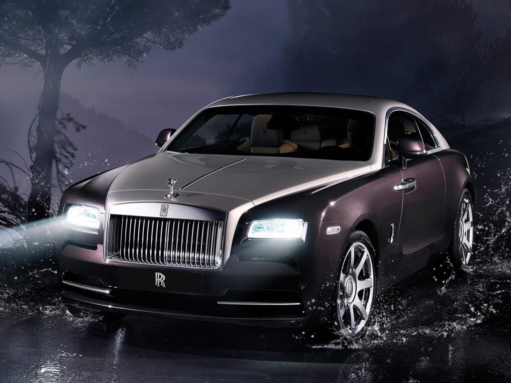 Nighttime Elegance: 2013 Rolls-Royce Wraith Wallpaper