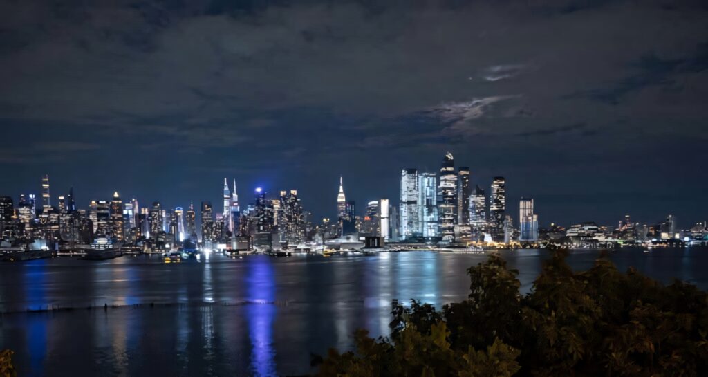 Vibrant Nighttime City Skyline Wallpaper: Serene Urban Reflections
