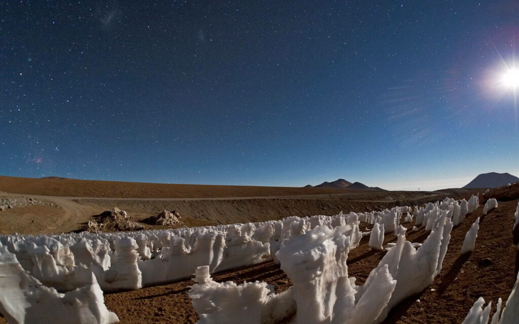 Stunning Nighttime Desert Wallpaper: Moonlit White Rock Landscape