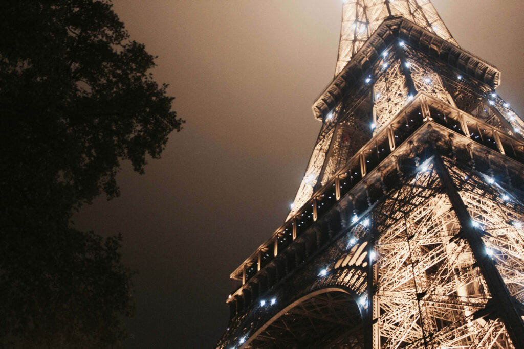 Stunning Eiffel Tower Night View Wallpaper: Illuminated Paris Beauty