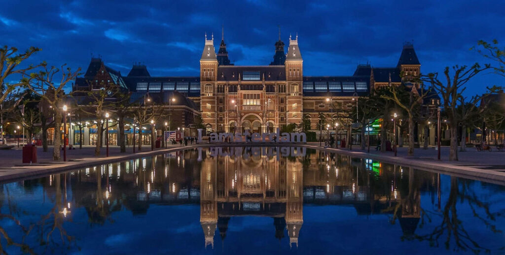 Stunning Nighttime Rijksmuseum Reflection - Wallpaper Background