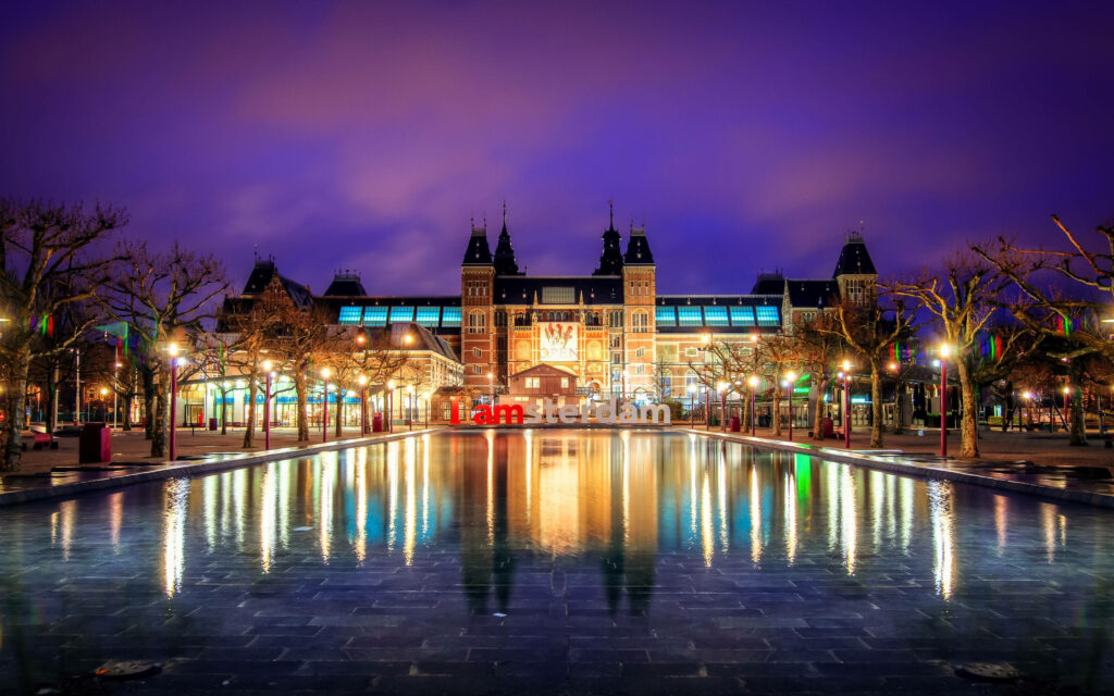 Stunning Rijksmuseum Night View: Serene Illuminated Wallpaper