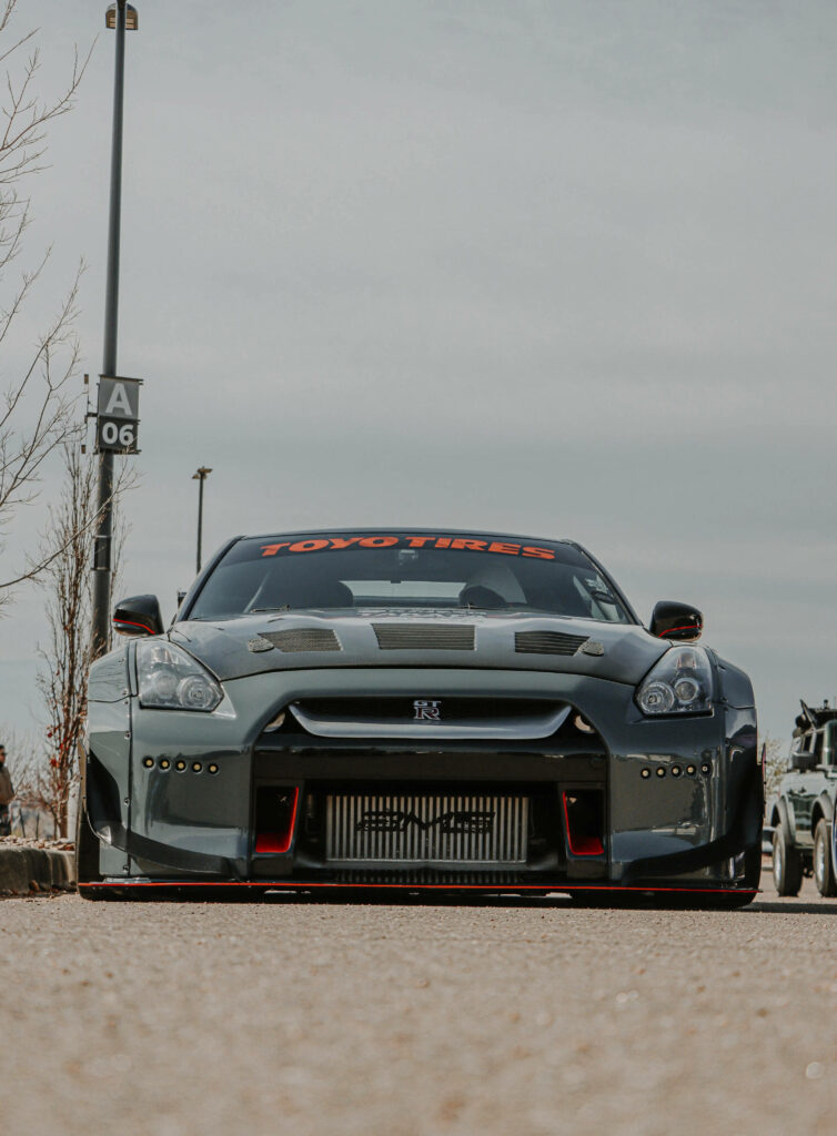 Bold Nissan GTR Wallpaper: Racing Design & Aerodynamic Style