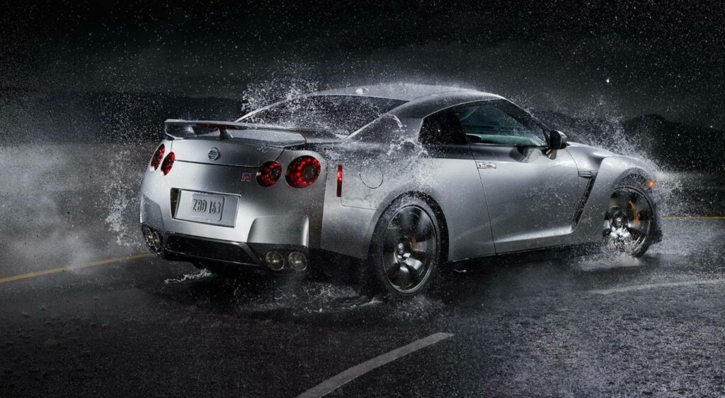 Dynamic Silver Nissan GTR Wallpaper: Power & Speed in Action