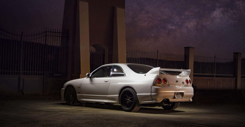 Nissan R33 GTR Wallpaper: Power & Performance Under Starry Night Sky