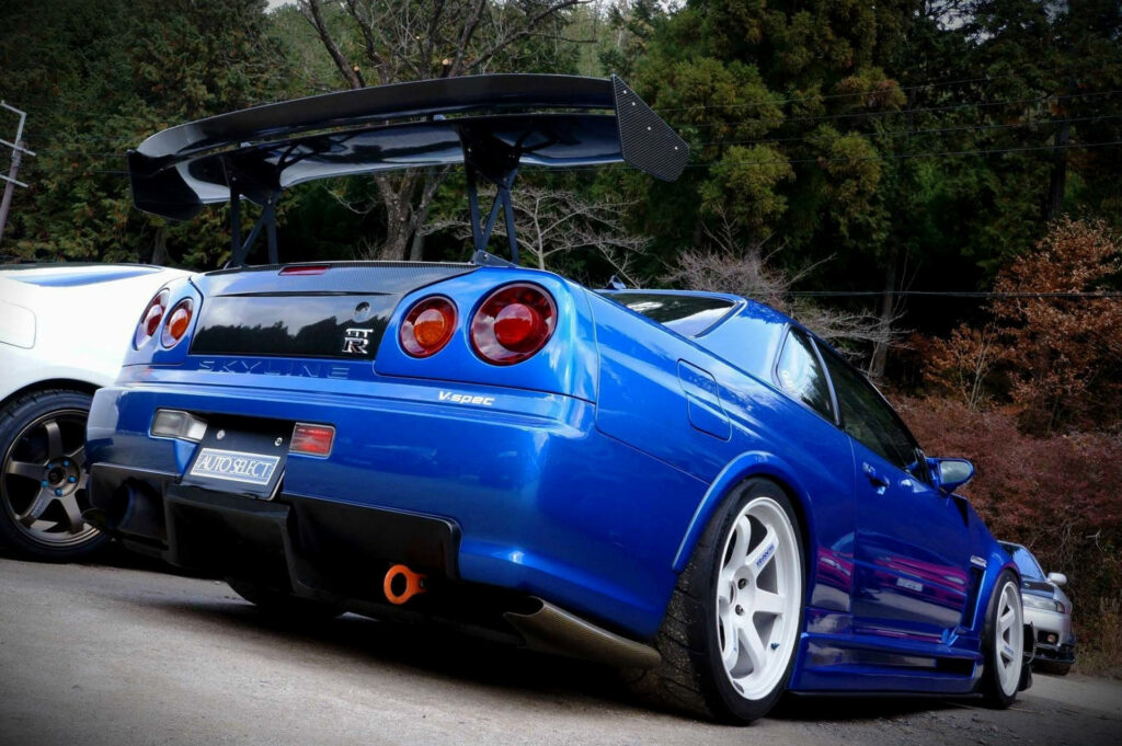 Stunning HD Nissan Skyline GTR R34 Wallpaper with Blue Exterior