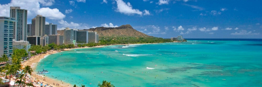 Tropical Beach Wallpaper: Oahu’s Turquoise Waters & Lush Greens