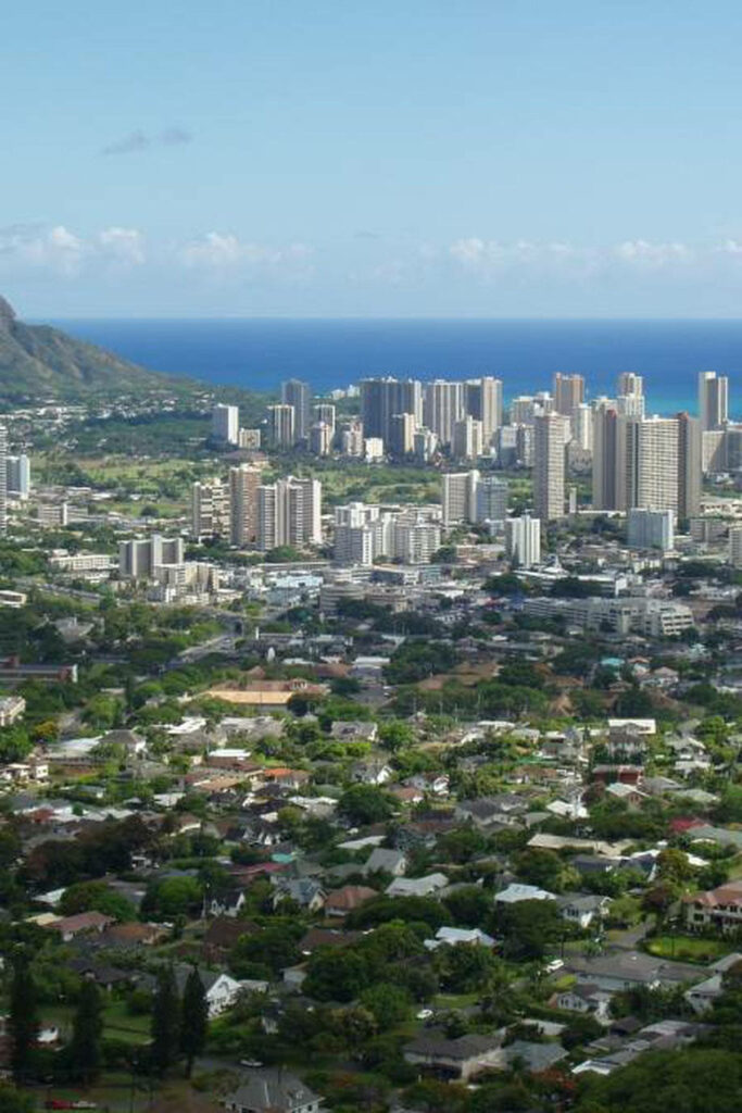 Stunning Oahu City Wallpaper: Urban Beauty Meets Tranquil Ocean