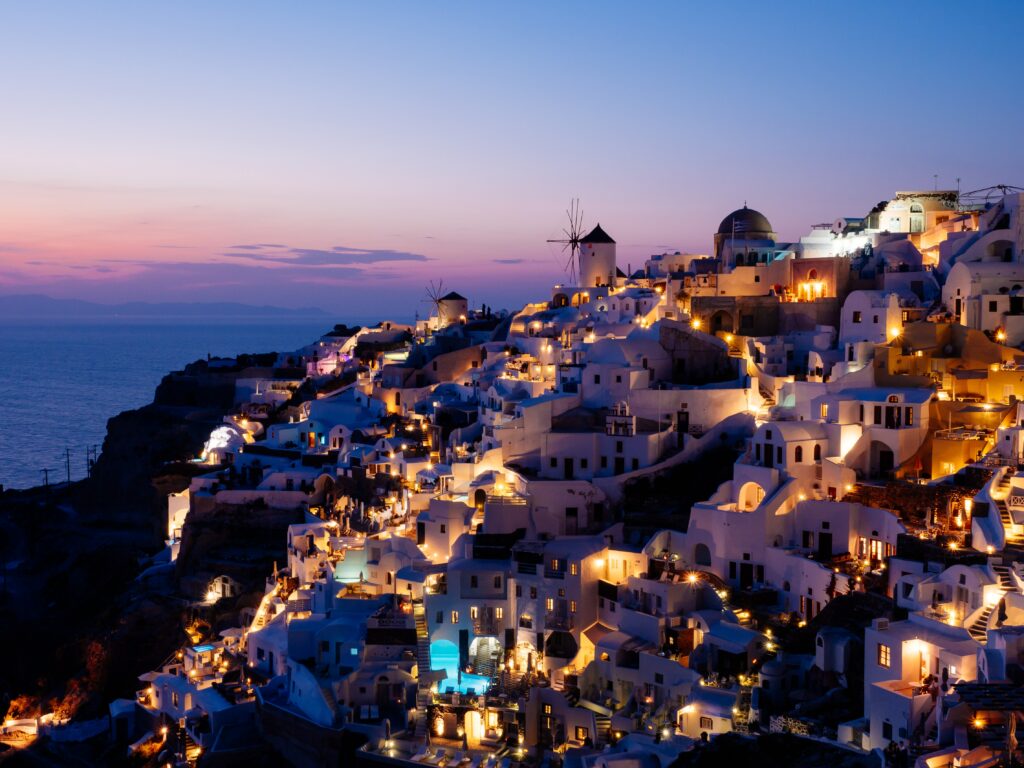 Stunning Oia, Greece Wallpaper: Sunset View of Whitewashed Architecture