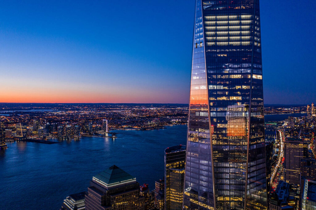 Stunning One World Trade Center Evening Wallpaper: Sleek Architecture Glow
