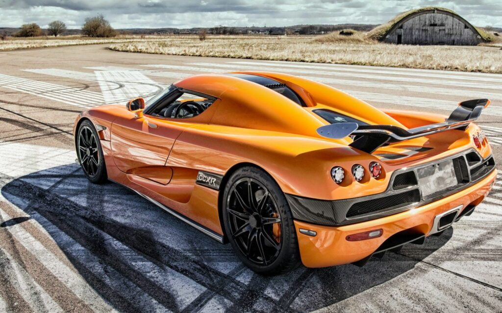 Stunning Orange Koenigsegg CCXR Wallpaper in Desert Landscape