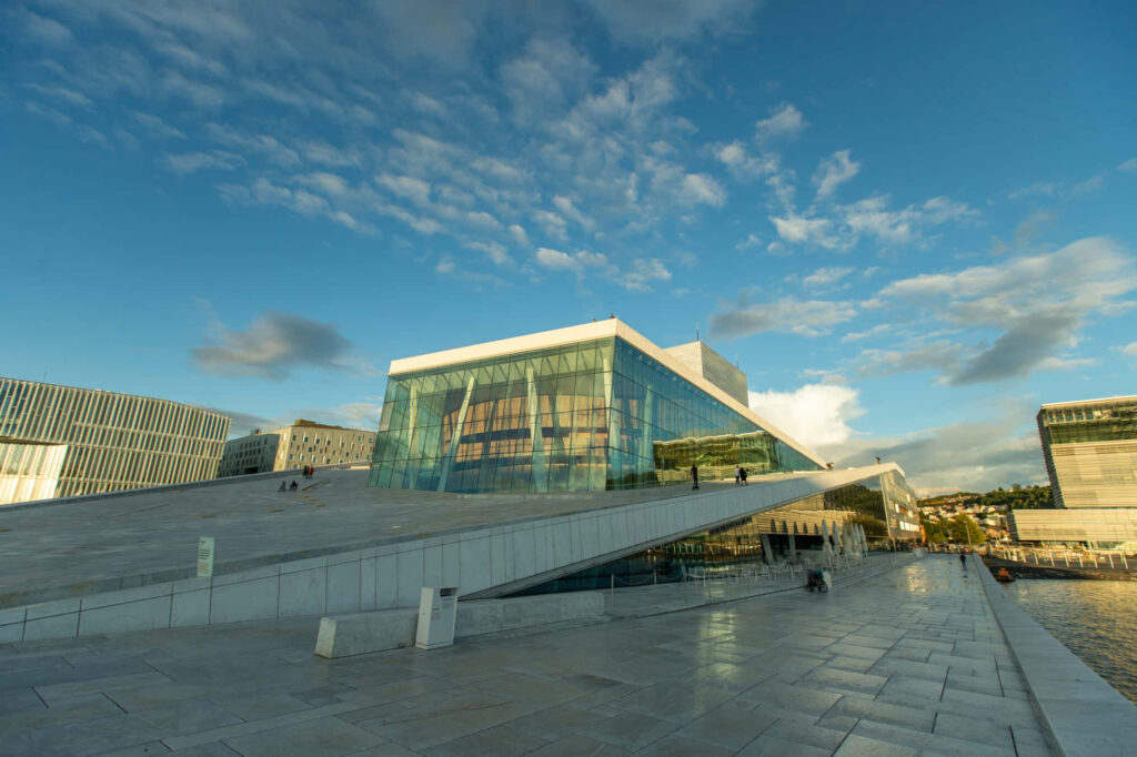 Stunning Wallpaper of Oslo Opera House: Modern Architecture & Blue Sky