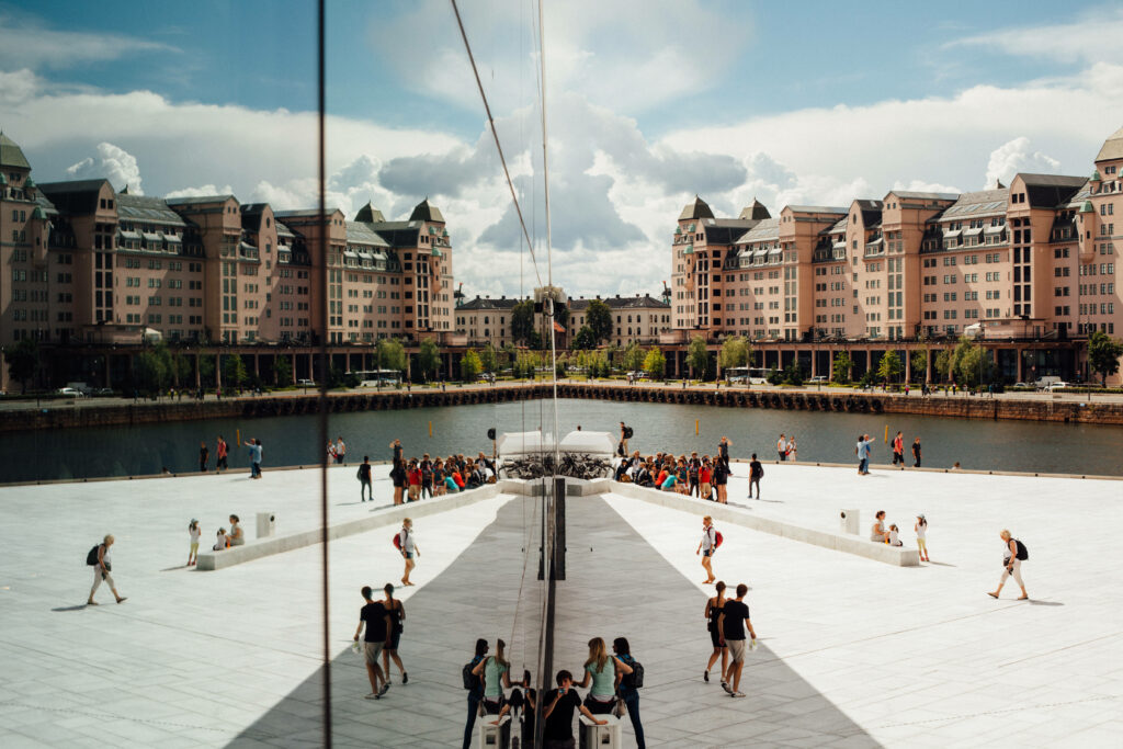 Stunning Oslo Opera House Wallpaper: Modern Design & Vibrant Atmosphere