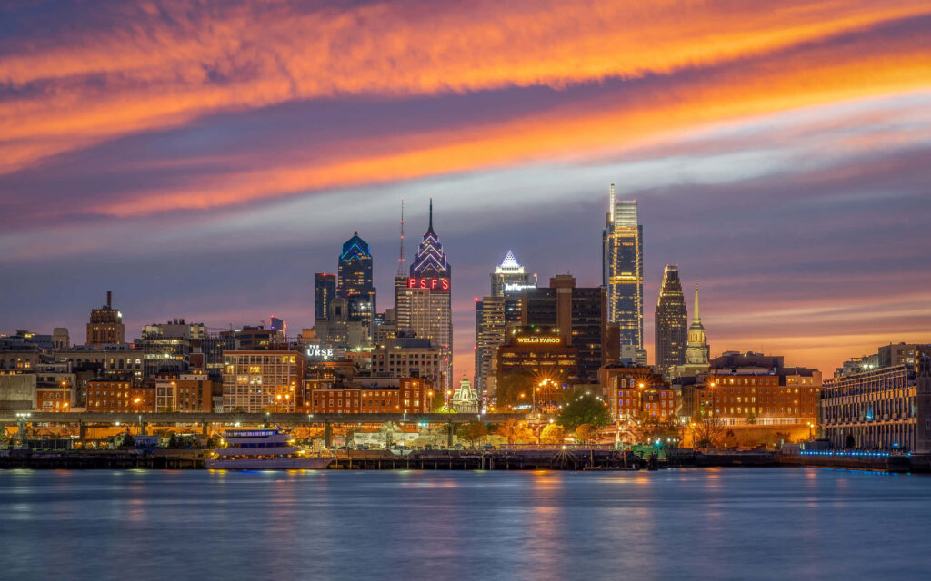 Philadelphia Skyline Wallpaper at Dusk: Vibrant Clouds & Reflections