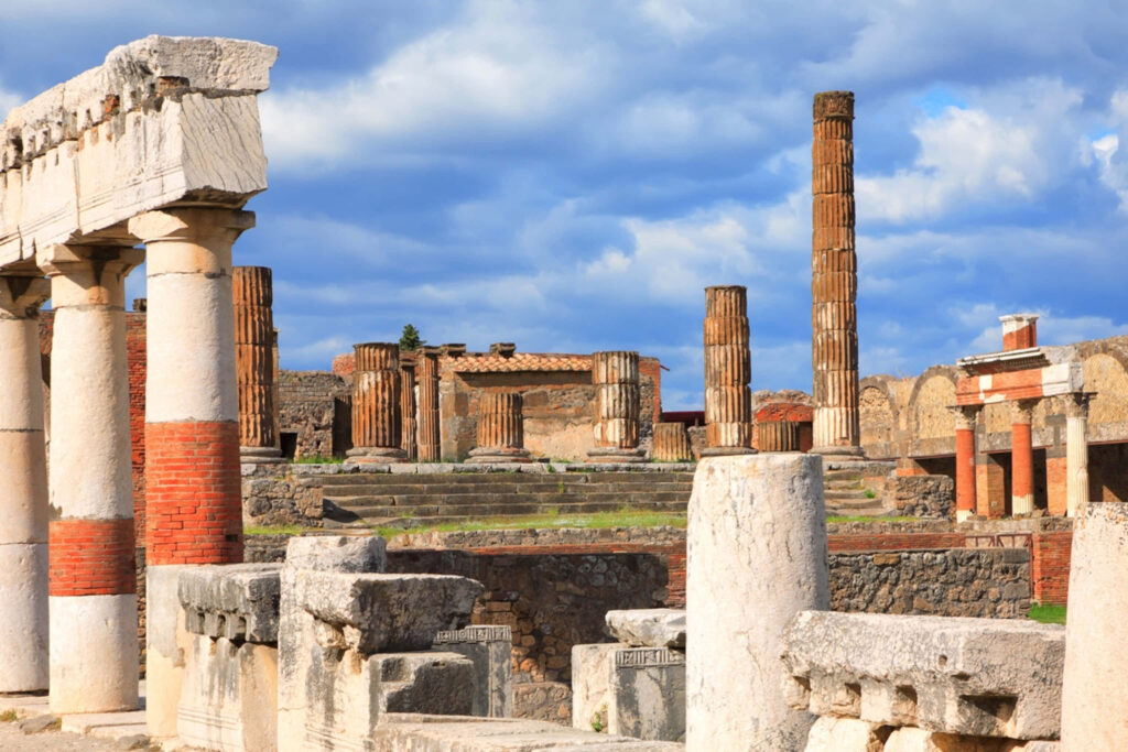 Pompeii Ruins Wallpaper: Vibrant Roman Architecture Under Blue Sky