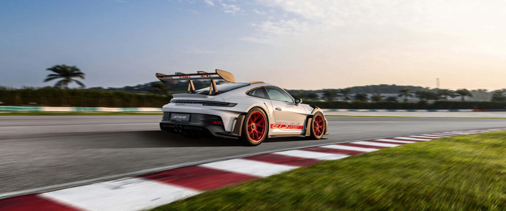 Dynamic Porsche 911 GT3 RS Wallpaper: Track Performance & Style