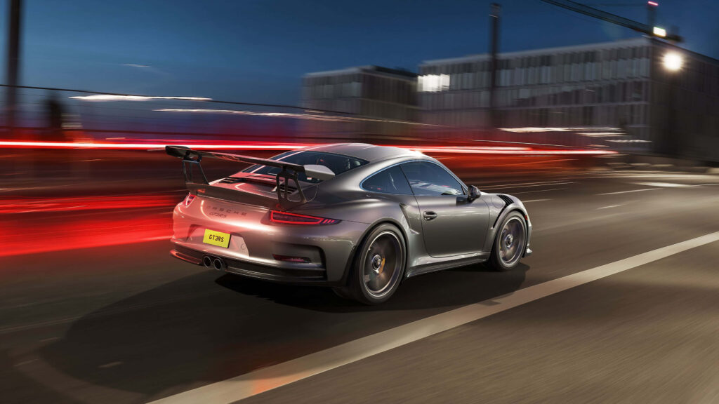 Stunning Porsche GT3 RS Night Wallpaper: Power & Motion in the City