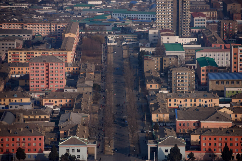 Stunning Pyongyang Cityscape Wallpaper: Uniform Architectural Beauty