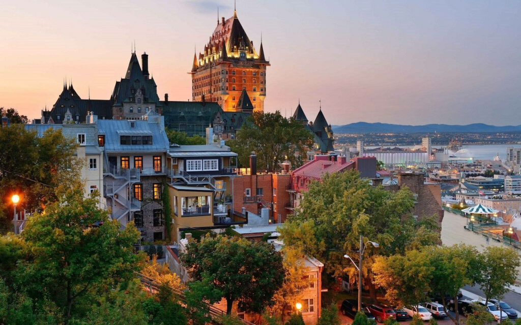 Stunning Quebec City Wallpaper: Château Frontenac & Sunset Skyline
