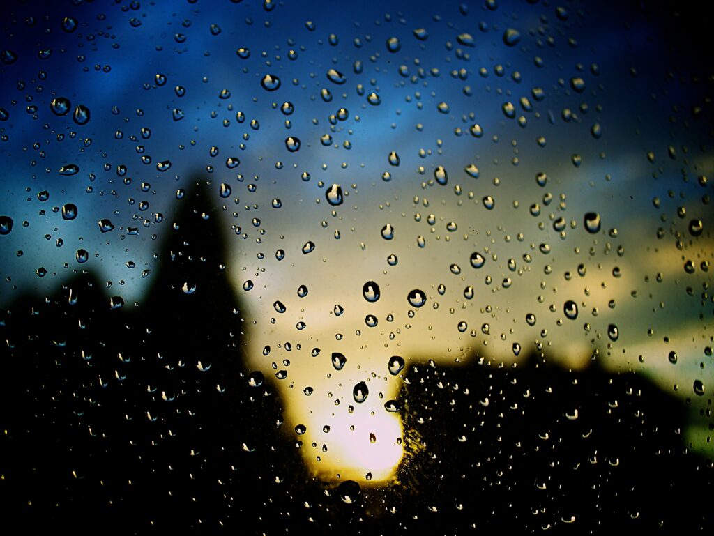 Stunning Raindrop Macro Wallpaper: Serene Sunset Blurred Background