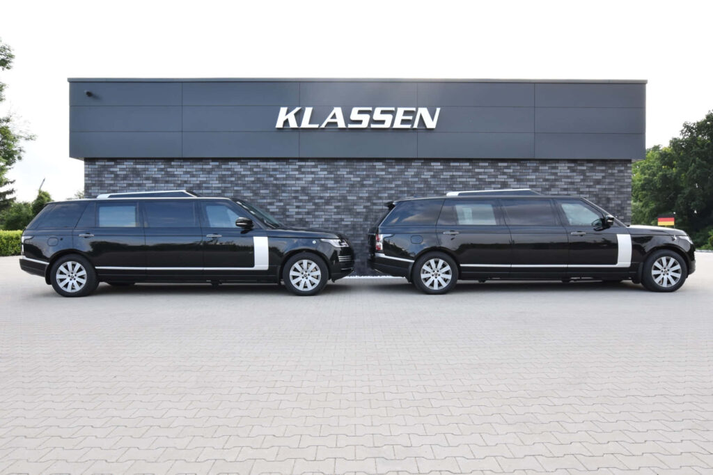 Stunning Wallpaper: Sleek Black Range Rovers by Modern KLASSEN