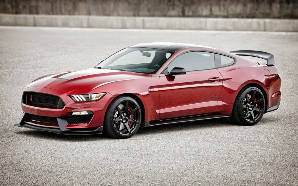 Sleek Red Ford Mustang Shelby GT350R Wallpaper - Bold Performance Design
