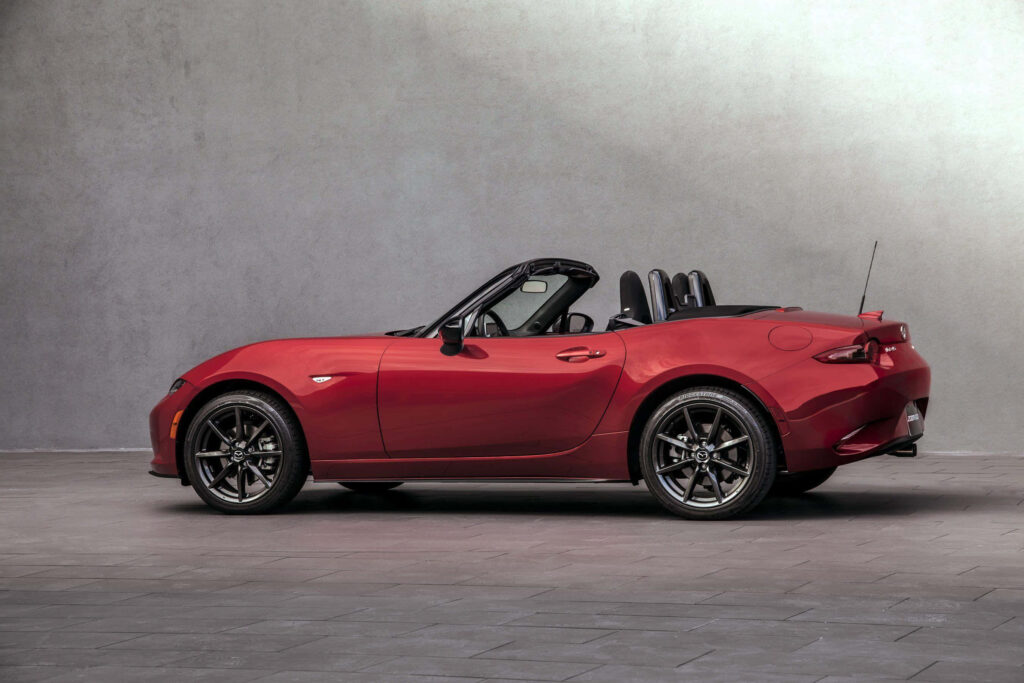 Stunning Red Mazda Miata Wallpaper: Elegant Sports Car Background