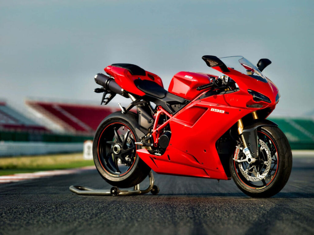 Stunning Red Motorcycle Wallpaper: Power & Precision on Racetrack