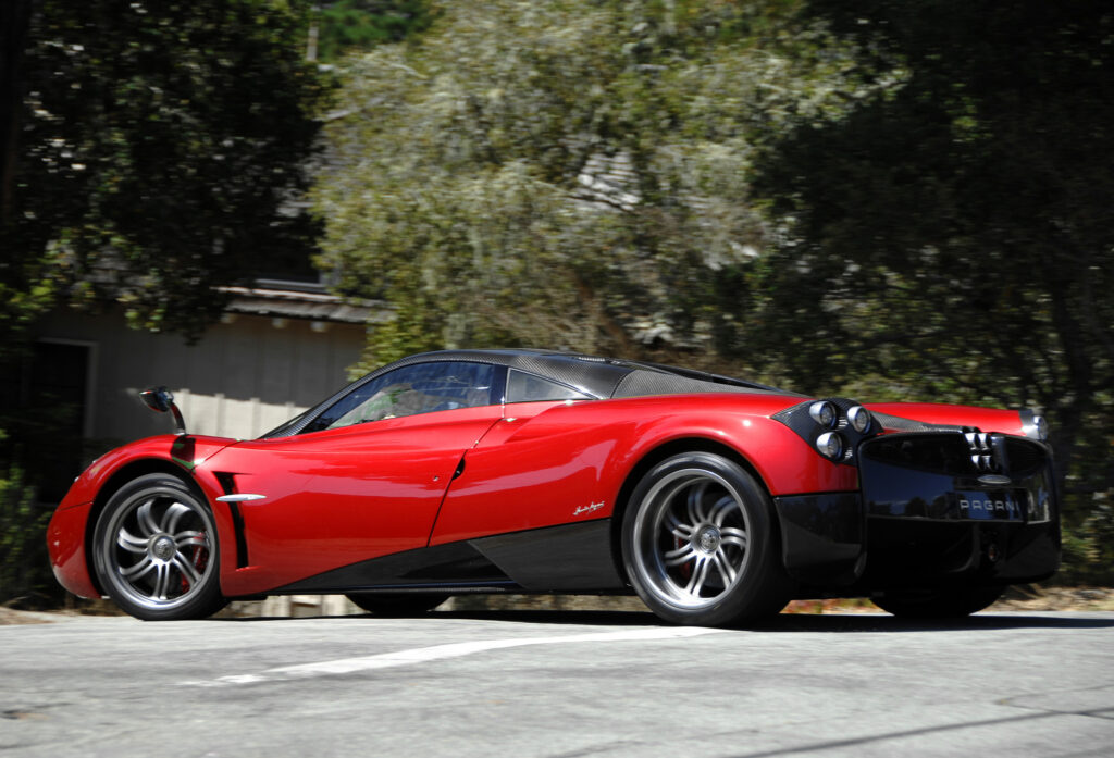Vibrant Red Pagani Huayra Supercar Wallpaper | Stunning Side View
