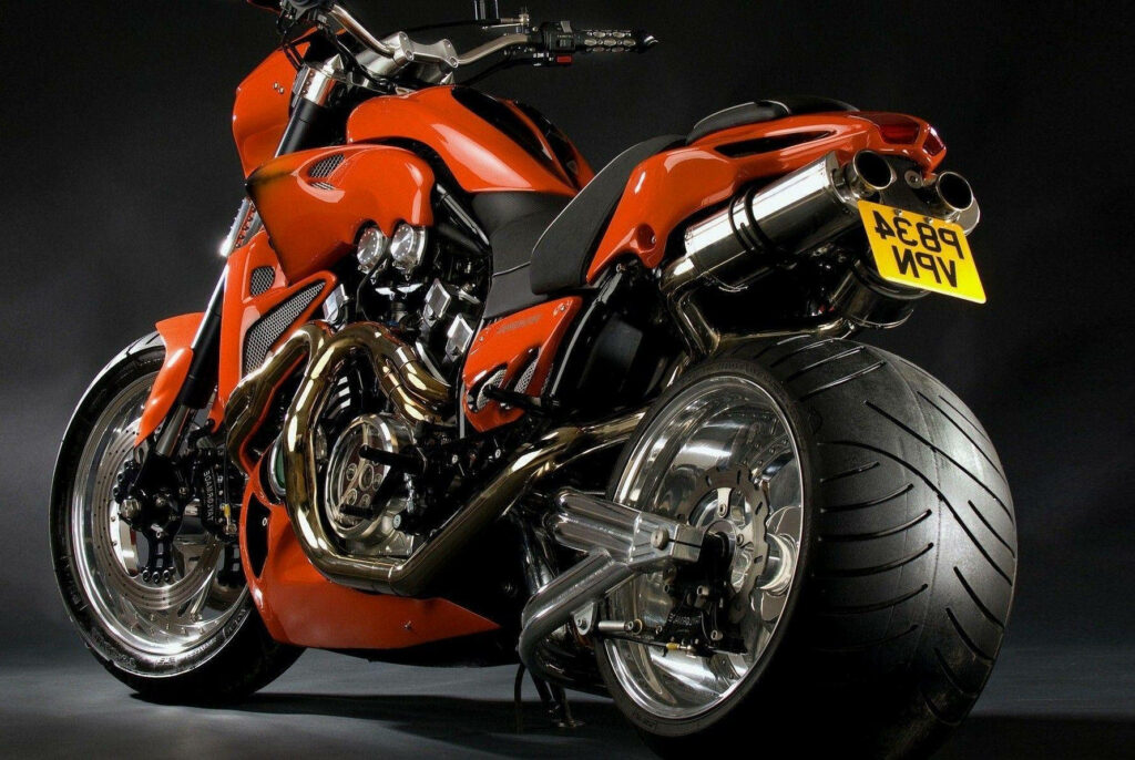 Striking Red Superbike Wallpaper: Aggressive Design for Enthusiasts