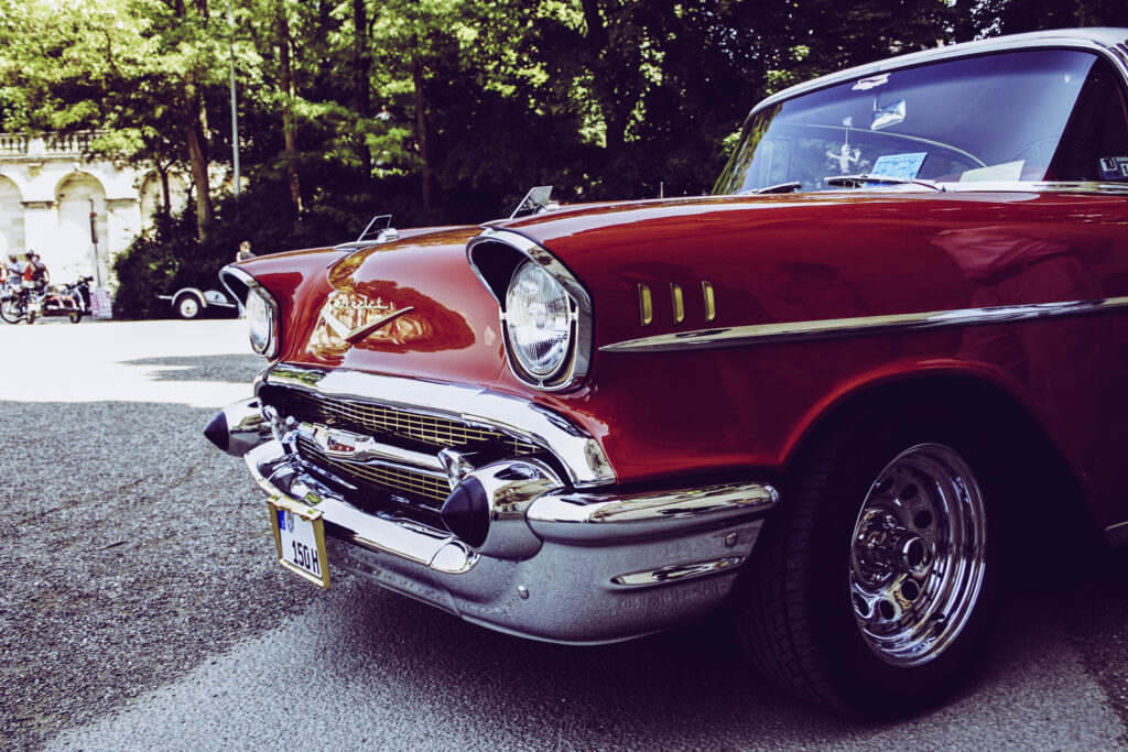 Classic Retro Car Wallpaper: Gleaming Red Beauty in Nature