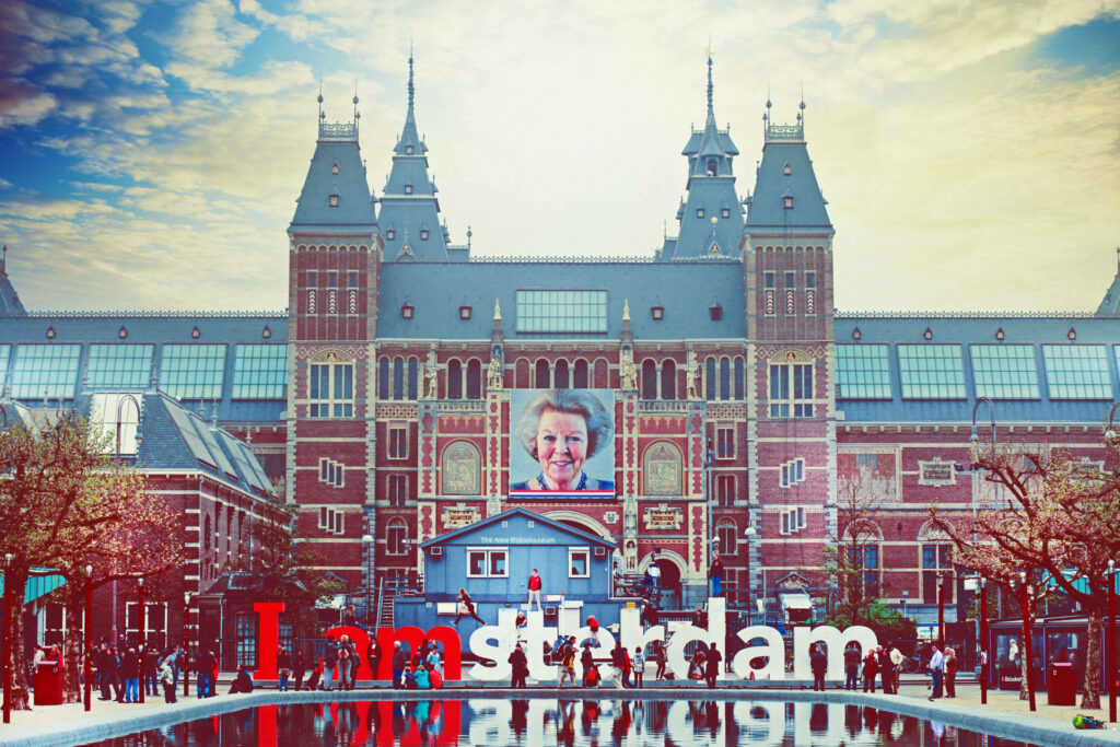 Stunning Rijksmuseum Front View: Iconic I amsterdam & Serene Reflection Wallpaper