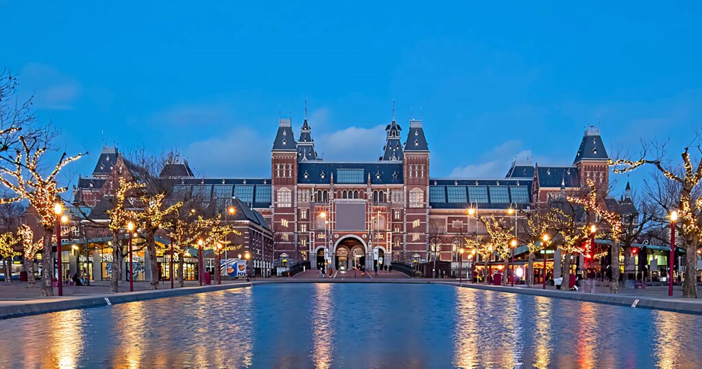 Magical Rijksmuseum Night View with Christmas Lights Wallpaper